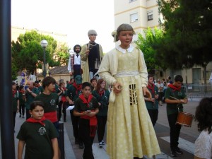 La imatgeria de l'Agrupació, portada pels Geganters de Cervera